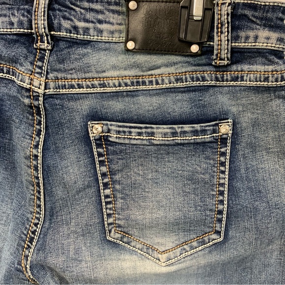 Light Jean Capris - Picture 7 of 8